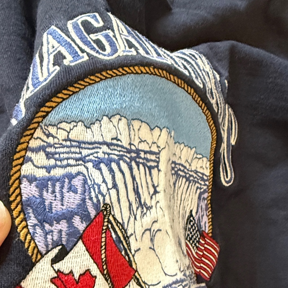 Brandy Melville Black Niagara Falls Crewneck Sweater - Picture 4 of 5